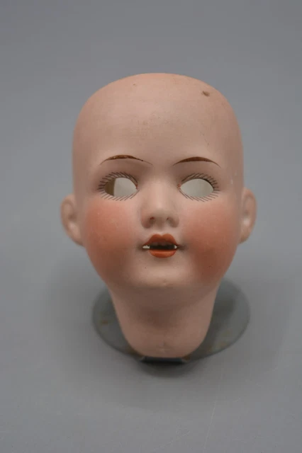 Armand Marseille GERMANY. Poupée, tête en biscuit, bouche ou - Lot 328