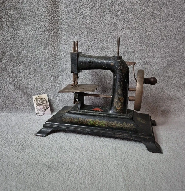 ANCIENNE MACHINE À coudre jouet enfant marque BABY avec lumière. EUR 20,00 - FR