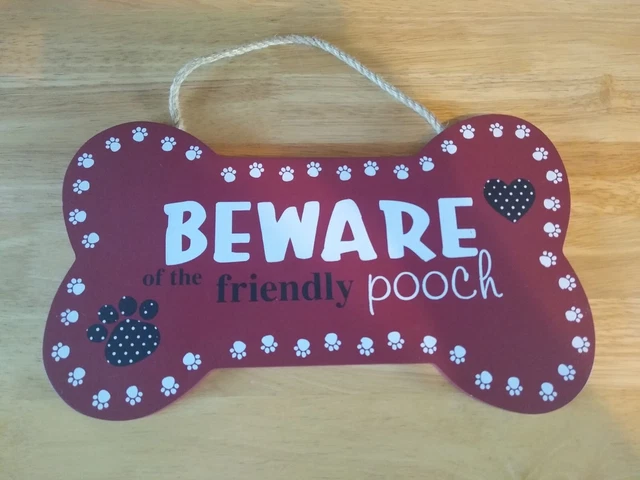 "Cuidado con el letrero de perro amigable - diseño rojo en forma de hueso - 13"" x 8""