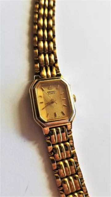 Seiko Womens V401-5250 Quartz Watch Gold Dial Bracelet Band Textured Dial EUC