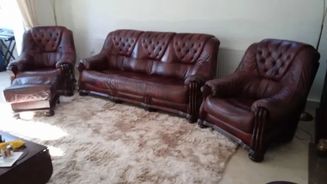 wooden frame brown leather sofa and chairs in very good condition