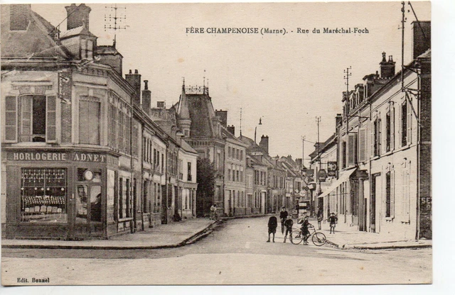 FERE CHAMPENOISE - Marne - CPA 51 - horlogerie Bijouterie rue du Mal Foch