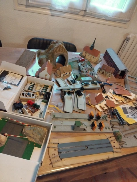 LOT MAQUETTES EN carton pour train electrique.locomotive.train
