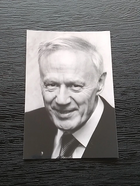 TONY LEGGETT BRITISH AMERICAN PHYSICIST AUTOGRAPHED SIGNED 4x6 GLOSSY PHOTO