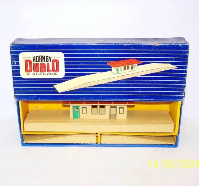 c1959 HORNBY DUBLO 3 CARRILES D1 PLATAFORMA ISLA 32102 EN EXCELENTE ESTADO EN CAJA.