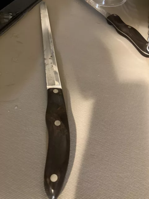 https://www.picclickimg.com/gZkAAOSwXD9ldnwi/Vintage-Cutco-9-3-4-Serrated-Slicer-Carver-Knife-1024.webp