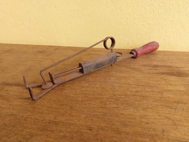 Particolare Vecchio Morsetto Per Incollaggi Restauri Doppio Bloccaggio Anni '60