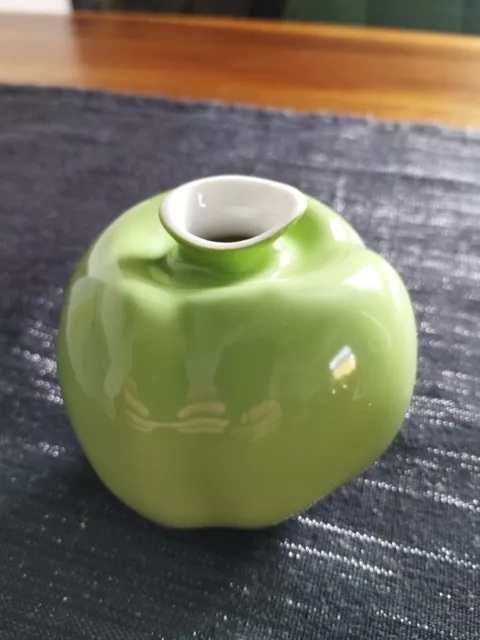 Kleine Apfel Vase in Grün  Von Arzberg