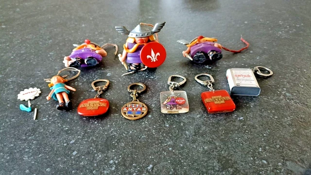 Porte clés années 60/70 : LOT ANTAR  personnages + pièces + AUGIS + bidon jeu ..