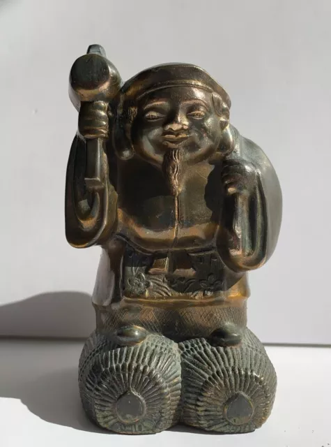 Petite sculpture japonaise en bronze et laiton Daikokuten du 20ème siècle