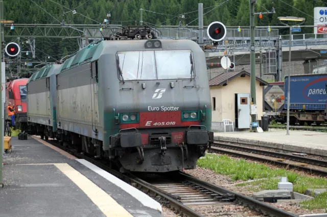 B173 35mm Slide Trenitalia Class 405 405018 @ Brenner