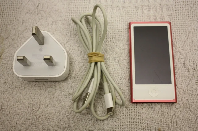 Apple A1446 MD475ZD iPod Nano 7TH Génération 16GB 6.3cm Multi Touch