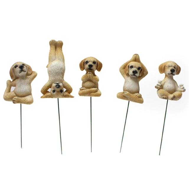 5 Teile / satz Hund Miniatur UV-beständig Detaillierte Pilzhaus Yoga Tierfigur