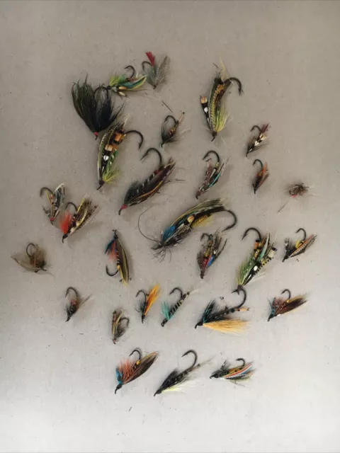 https://www.picclickimg.com/gacAAOSwbxdkXlpc/Vintage-Fly-Fishing-Flies-In-Aluminium-Tin.webp