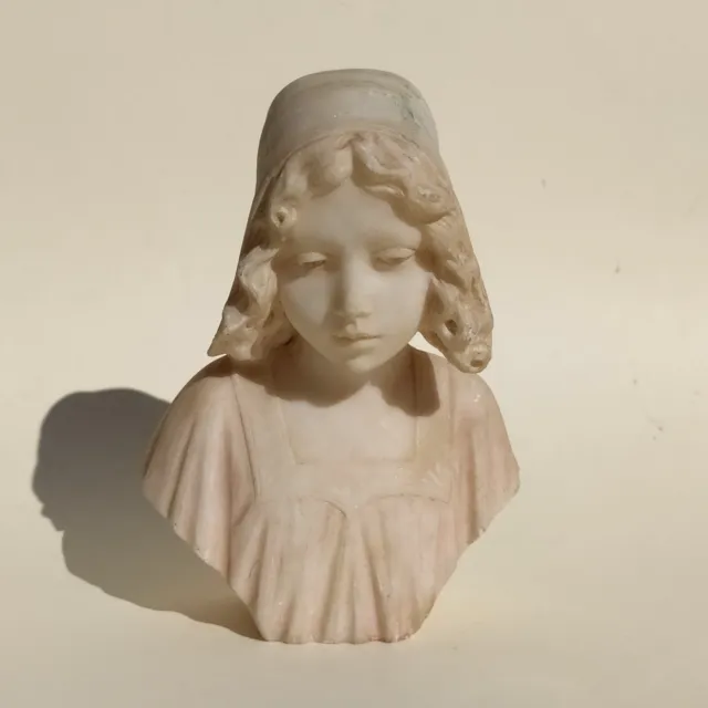 Buste de Jeune femme en albâtre sculpté vers 1900