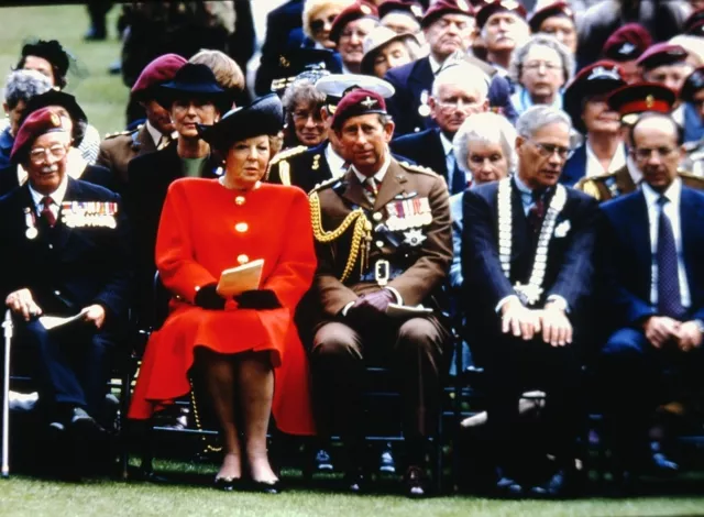 QUEEN BEATRIX & PRINCE CHARLES - Original 35mm COLOR Slide