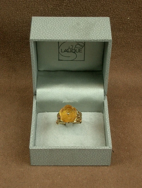 Bague Lalique En Plaque Or Jaune & Fleur En Cristal Couleur Ambre