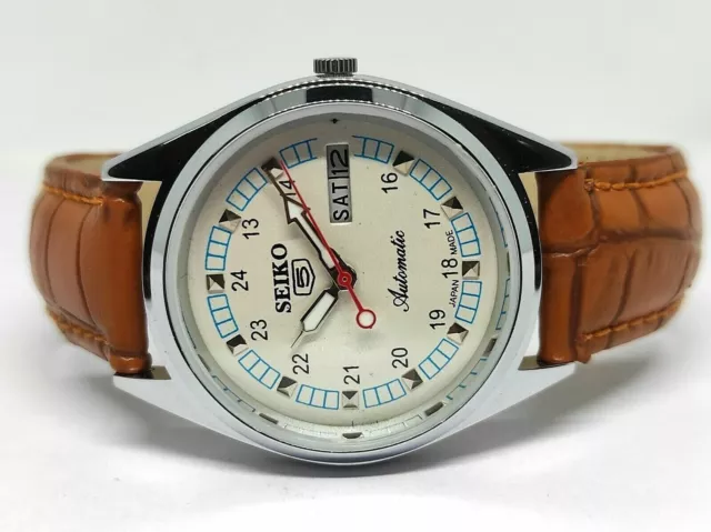 Vintage Seiko 5 Automatic Day Date Japan Made Men's Wrist Watch Looking Good