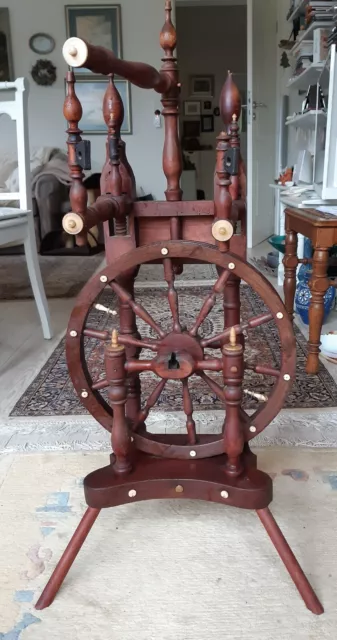 Altes Spinnrad aus Holz  ca. über 80 Jahre (gebraucht) nicht ganz funktionsfähig