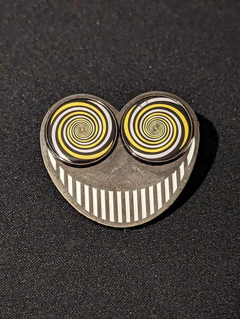 The Smiler Pin Badge - Alton Towers Resort - Merlin Entertainment