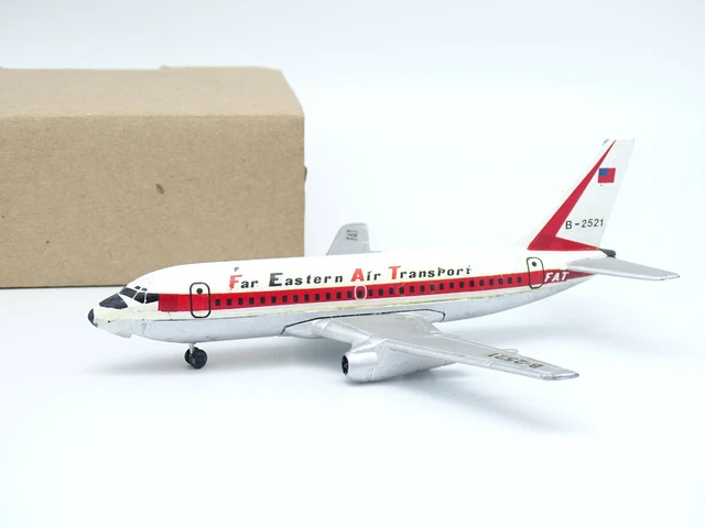 Majorette Métal Avion Airlines 1/400 - Douglas DC-10 LOT Polish Airlines