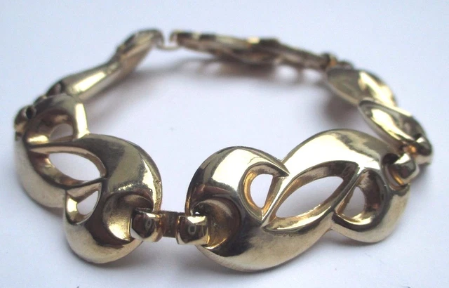 Le bracelet grain-de-café, un bijou emblématique au parcours singulier Le bracelet grain-de-café, un bijou emblématique au parcours singulier