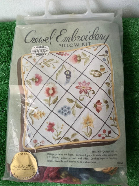 Cojín Elsa Williams (Kit de almohada) - KIT Bordado Crewel De Colección Sin Usar RARO