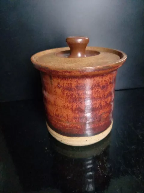 Studio Keramik Deckelglas. 9 cm hoch. Markierter Thriplow.