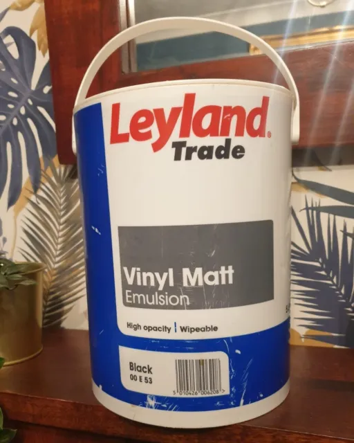 Leyland Trade Vinyl Matt Emulsion Paint - 00E 53 Black 5 Litre