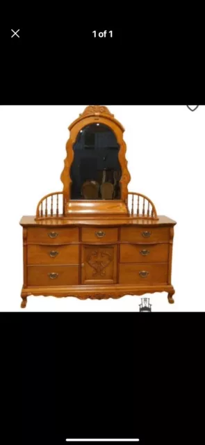 Lexington Victorian Sampler Dresser With Mirror