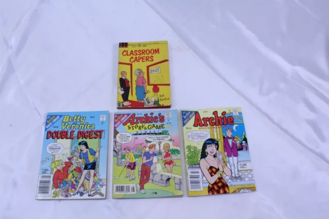 Lot of 4 Vintage Comic Books Archie's 1993-1994 & Classroom Capers