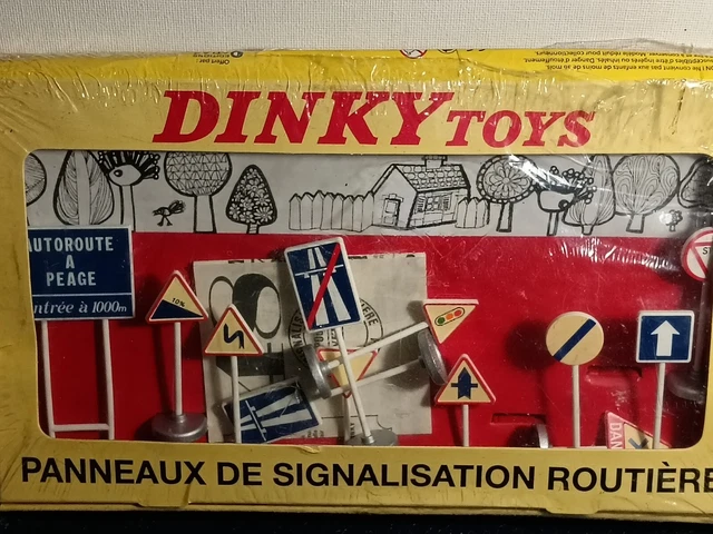 DINKY TOYS PANNEAUX de Signalisation Routiere (road signs) £8.75