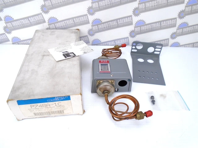JOHNSON CONTROLS - P74BA-1C - Differential Pressure Control - 8-70PSI - (NEW)