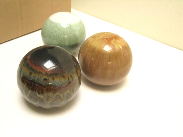 Lot de 3 presse-papiers en porcelaine glacée objets déco globes BLOOMINGVILLE