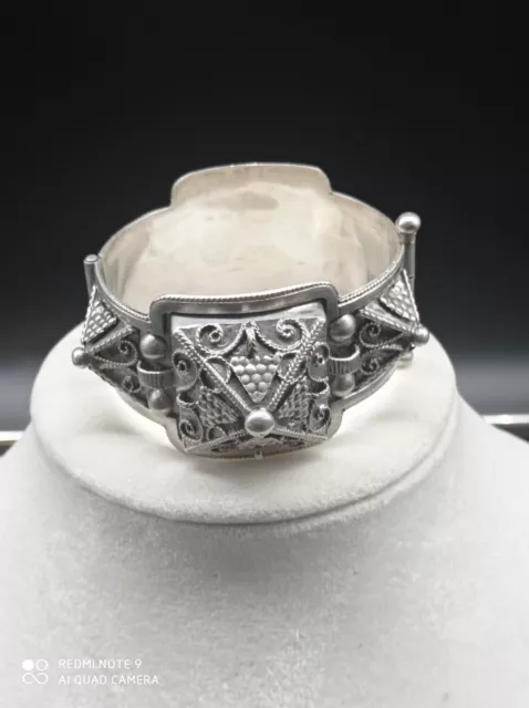 Ancien Bracelet berbère , ethnique ,oriental en argent massif poinçonné ,61 gr .