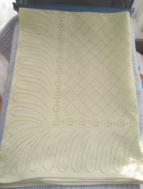 Vintage Baby Blanket Traditionaal Cellular Crib Pram Cover YELLOW Diamond Swirl