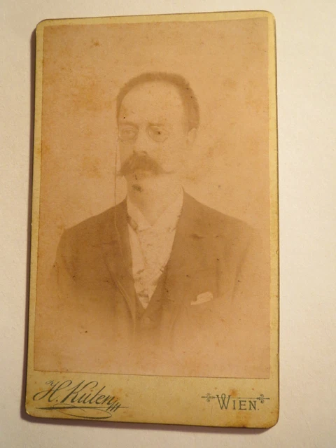 Wien - Mann mit Bart & Zwicker im Anzug - Portrait / CDV