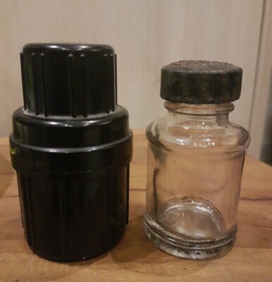 Ancien étui De Voyage Pour Homme - RDA Années 60 - Cuir Marron, Miroir Et Peigne