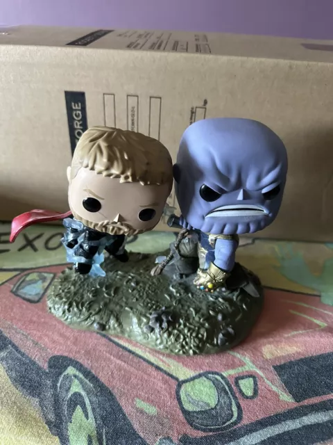 Funko Pop/Thor vs. Thanos #707 Avengers Infinity Wars/Momentos de película, sin caja