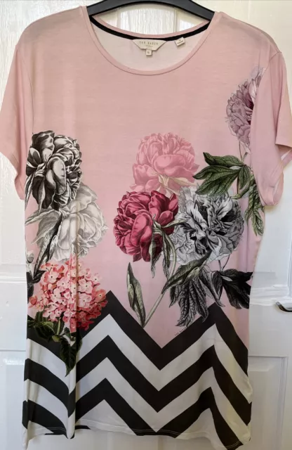 Ted baker palace gardens deals shorts