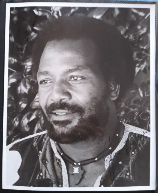 Jim Brown, autograph signed b&w photograph, 10"h x 8"w