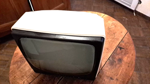 Téléviseur Cathodique Brandt 55655T – 21,6 Pouces, Noir, Télécommande Incluse