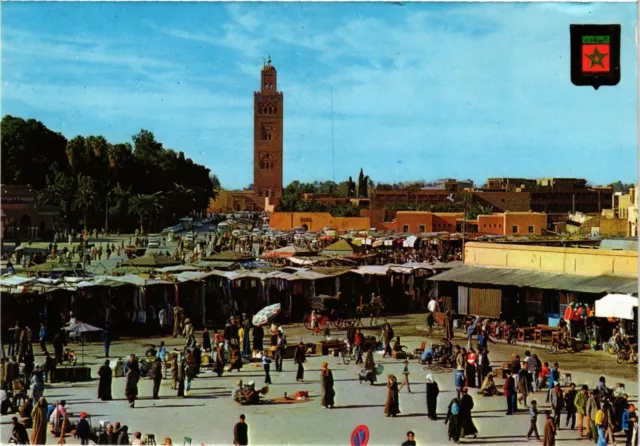 CPM MAROC-Marrakech-Place Djemaa El Fna et la Koutoubia (328864)