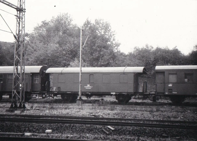 Orig.Foto Personen-Waggons stehend (2744)