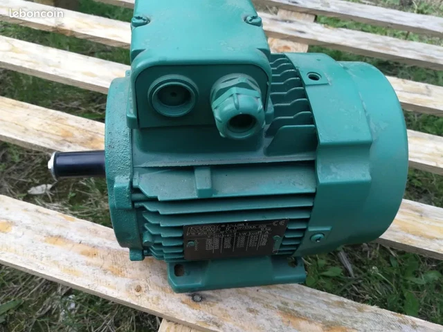 Moteur LS triphasé LS 0,75kW - 1500trs - 230/400V