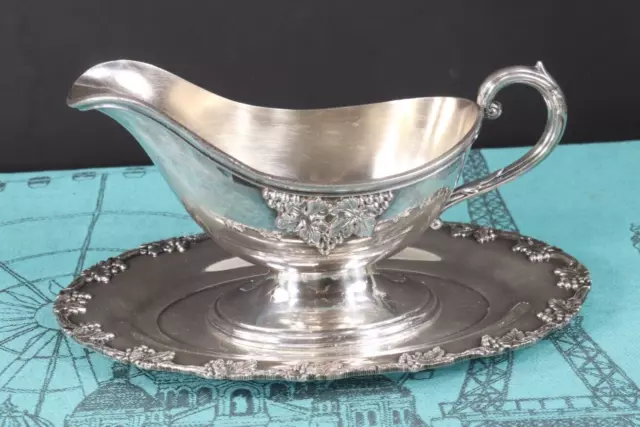 Wm. A. Rogers Old English Reproductions SPNS Silver-plate Gravy / Sauce Boat EXC