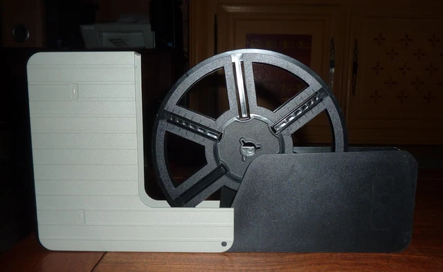 1 Bobine Super 8 Mm De 120 Mètre En Plastique Avec Sa Boite