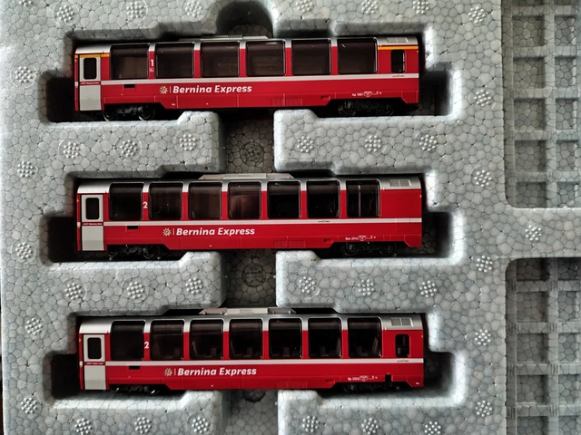 KATO 10-1655 RHB Bernina Express (New Logo) 3 Car Coach Set £52.68 ...