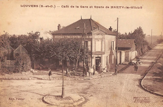 Cpa 95 Louvres Cafe De La Gare Et Route De Marty La Ville