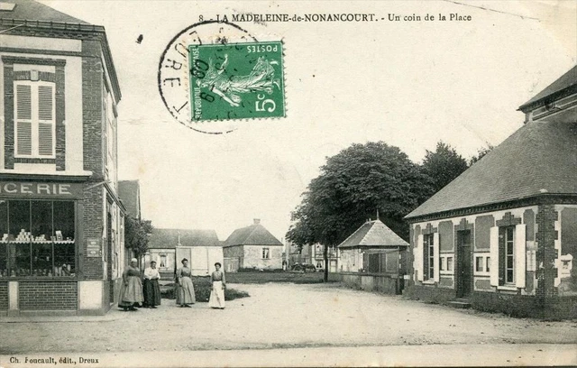 CPA 27 LA MADELEINE DE NONANCOURT UN COIN DE LA PLACE  (cpa animée PAS COURANTE